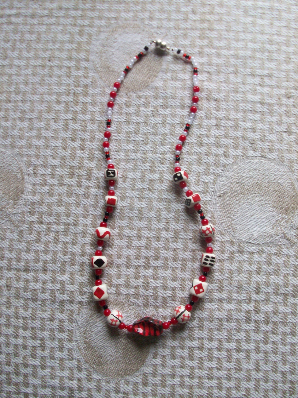 Jewelry: Necklace red and black